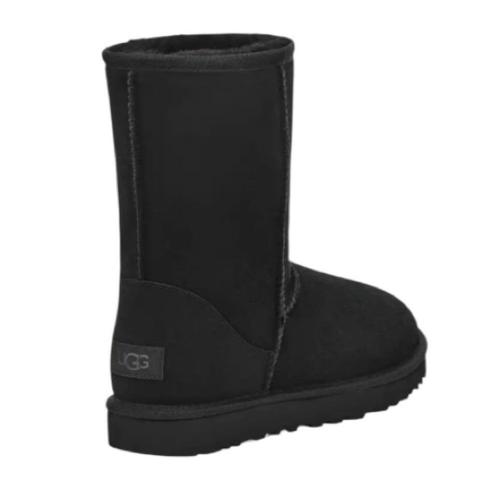 NWT UGG CLASSIC  II Short black sheepskin boot! - Picture 3 of 6